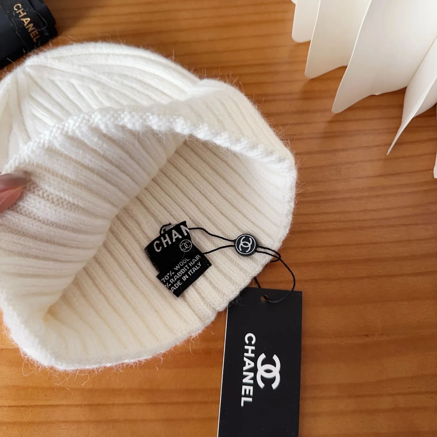 💰90 Chanel official website releases CHANEL small and popular knitted hat! Xiaohongshu’s new product is released, it’s so 🉑️, high-elastic fabric, classic colors, same style for men and women.