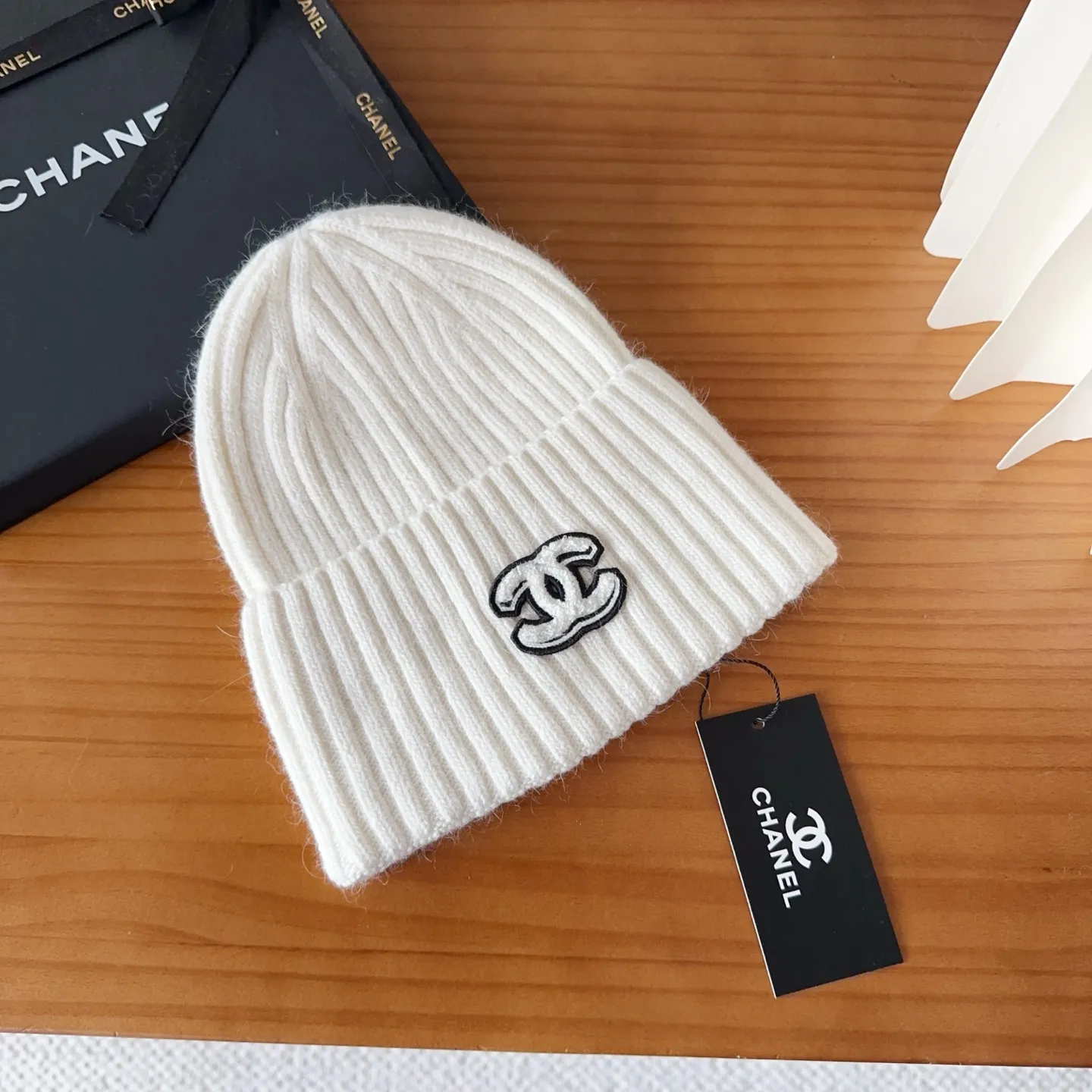 💰90 Chanel official website releases CHANEL small and popular knitted hat! Xiaohongshu’s new product is released, it’s so 🉑️, high-elastic fabric, classic colors, same style for men and women.