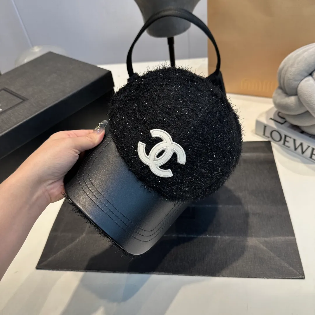 P60 Chanel's new autumn and winter classic casual and trendy style simple baseball cap🧢Japanese and Korean style, looks great with any combination! A must-have when traveling