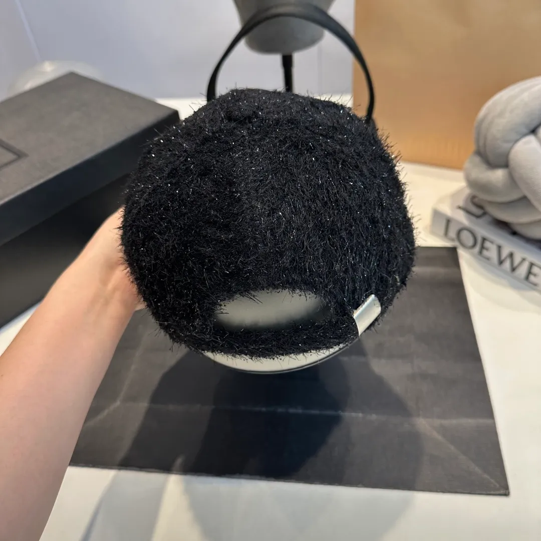 P60 Chanel's new autumn and winter classic casual and trendy style simple baseball cap🧢Japanese and Korean style, looks great with any combination! A must-have when traveling