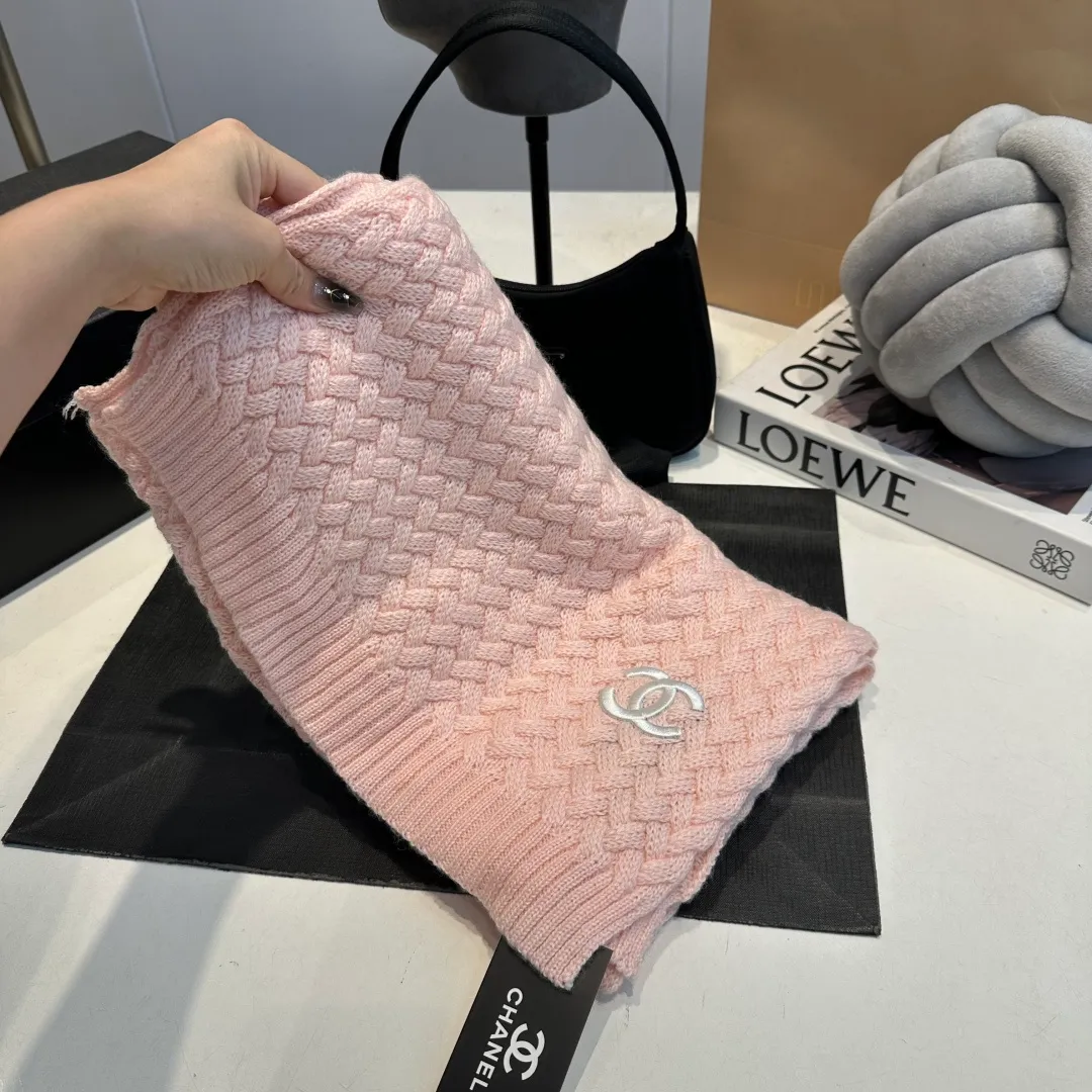 P280 Chane*🆕Chanel 25N new ski series wool hat, hat, scarf set, the popular Lei Feng hat on the Internet, black and white, versatile and cool, can be worn by men and women as a couple, warm and good-looking, a must-have