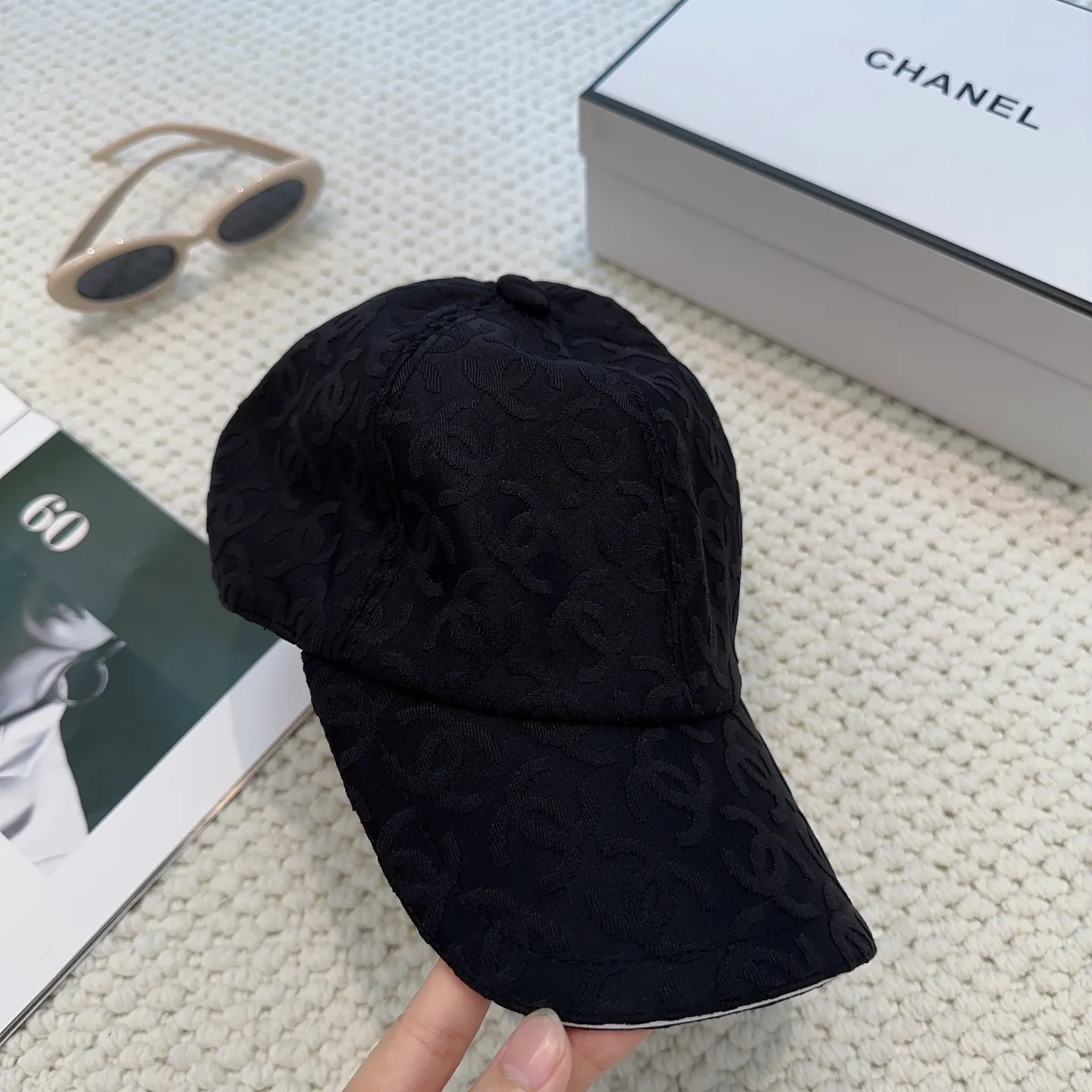 P96 Chanel's new baseball cap 🧢High quality 1:1 replica, customized front fabric canvas jacquard. High-end customized model, irresistible presbyopic canvas, very flattering and small, you can enter it with your eyes closed, I give it 100 points for the quality!