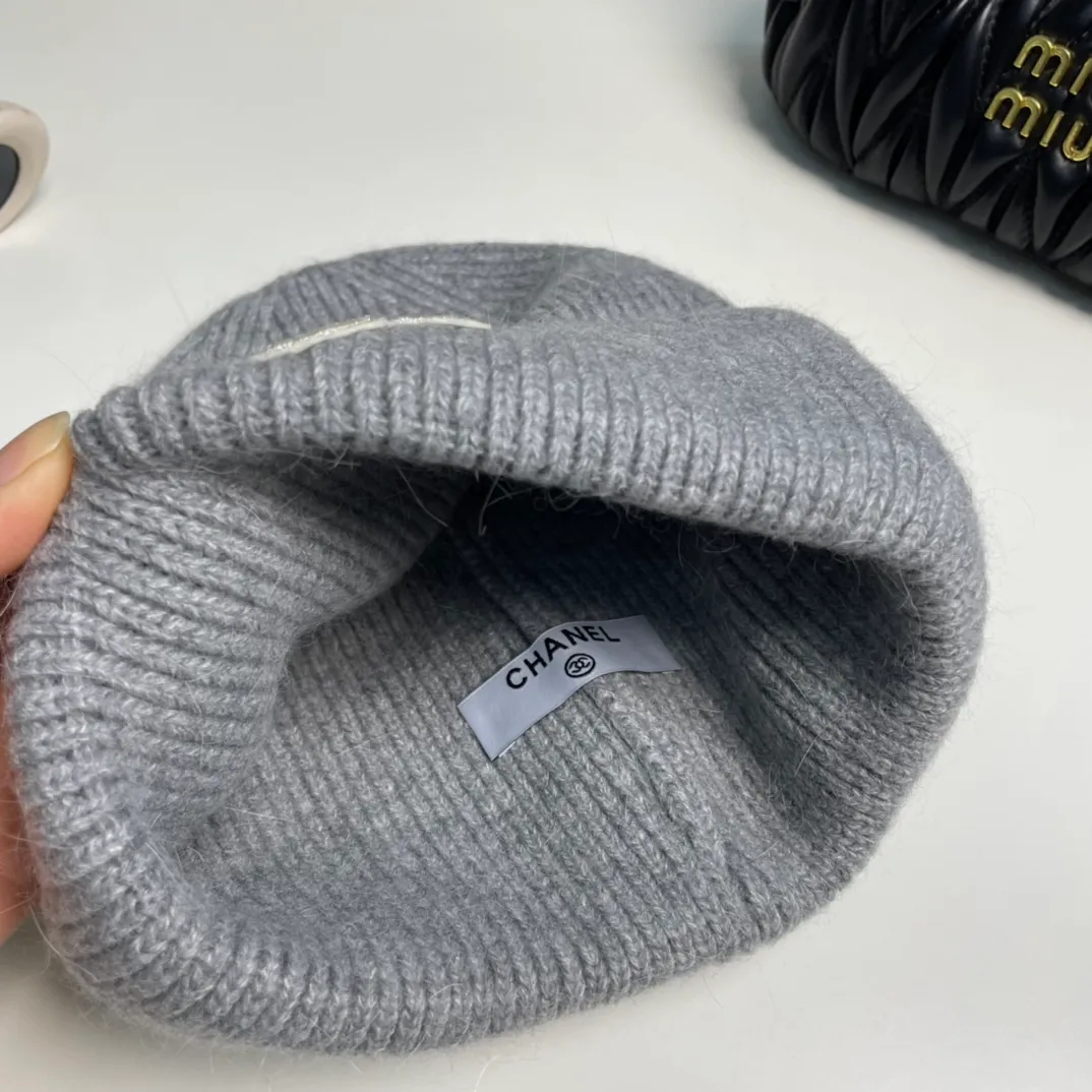 P76 Chanel Chanel Autumn and Winter Rabbit Hair Camellia Beanie Recommended by Internet Celebrity Fashion Bloggers, Xiaohongshu’s Popular Style, Knitted Beanie with a Super Soft and Comfortable Feel, and Excellent Elasticity!