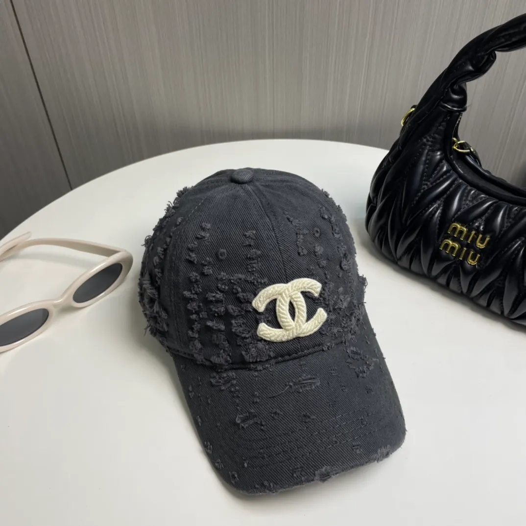 P66 CHANEL 25 new baseball cap, classic and simple logo, fashionable and casual design, popular new product