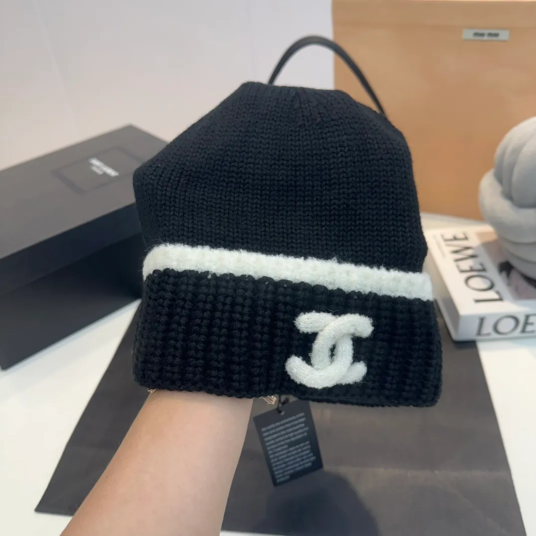P70 official website quality Chanel 23K autumn and winter wool hat recommended by Internet celebrity fashion bloggers, a popular style in Xiaohongshu, a knitted hat with a super soft and comfortable feel and excellent elasticity!