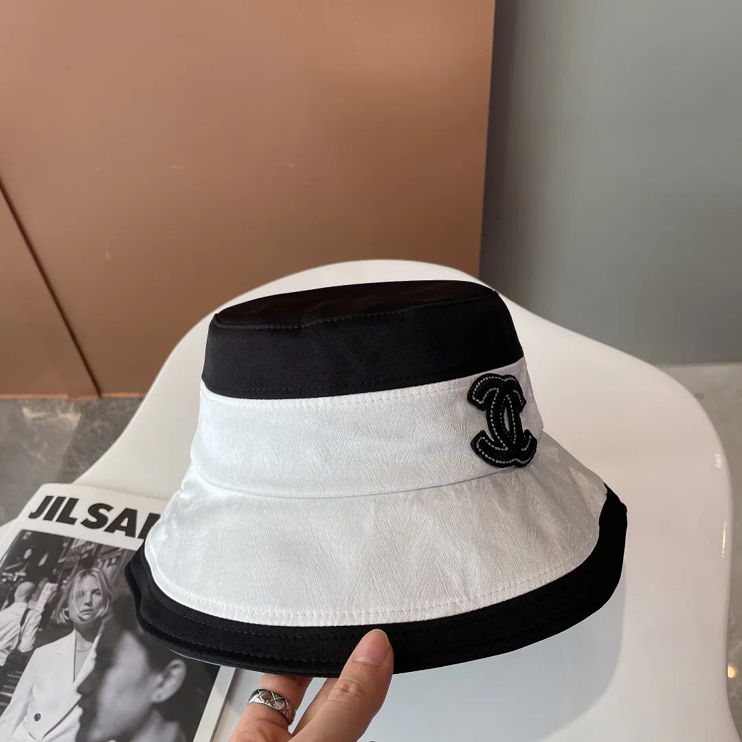 P66 comes with dust bag CHANEL Chanel Little Red Book best-selling model! Autumn and winter original baseball caps, fisherman hats, best-selling models at the counter, with pure cotton lining, light and breathable. Perfect version, accurate alignment, original quality, exclusive physical shooting