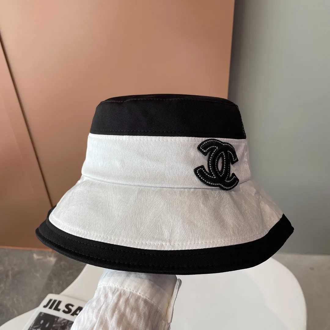 P66 comes with dust bag CHANEL Chanel Little Red Book best-selling model! Autumn and winter original baseball caps, fisherman hats, best-selling models at the counter, with pure cotton lining, light and breathable. Perfect version, accurate alignment, original quality, exclusive physical shooting