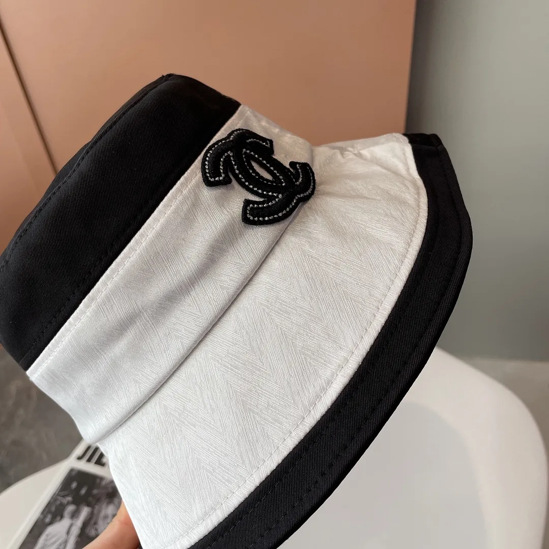 P66 comes with dust bag CHANEL Chanel Little Red Book best-selling model! Autumn and winter original baseball caps, fisherman hats, best-selling models at the counter, with pure cotton lining, light and breathable. Perfect version, accurate alignment, original quality, exclusive physical shooting