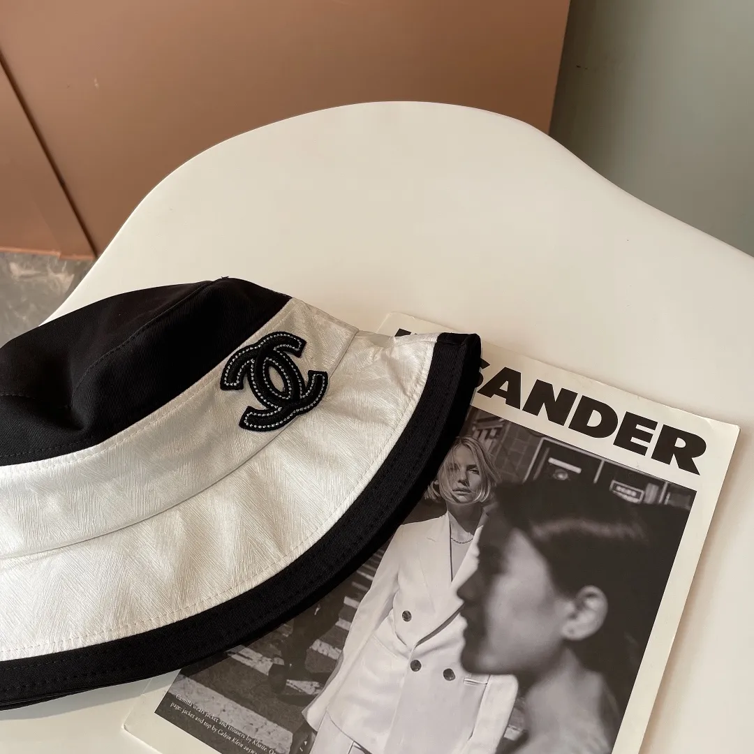 P66 comes with dust bag CHANEL Chanel Little Red Book best-selling model! Autumn and winter original baseball caps, fisherman hats, best-selling models at the counter, with pure cotton lining, light and breathable. Perfect version, accurate alignment, original quality, exclusive physical shooting