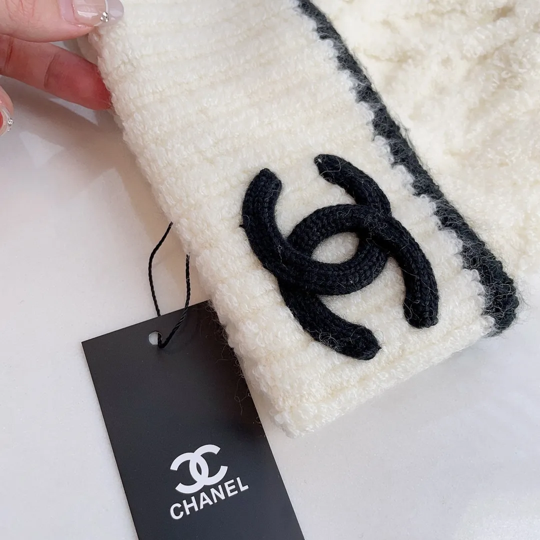 P70 Chanel Chanel 22B new autumn and winter terry material knitted cold hat, cashmere wool blended fabric, fluffy and slim knitted cold hat, contrasting edge double C logo, so good-looking👀! So beautiful