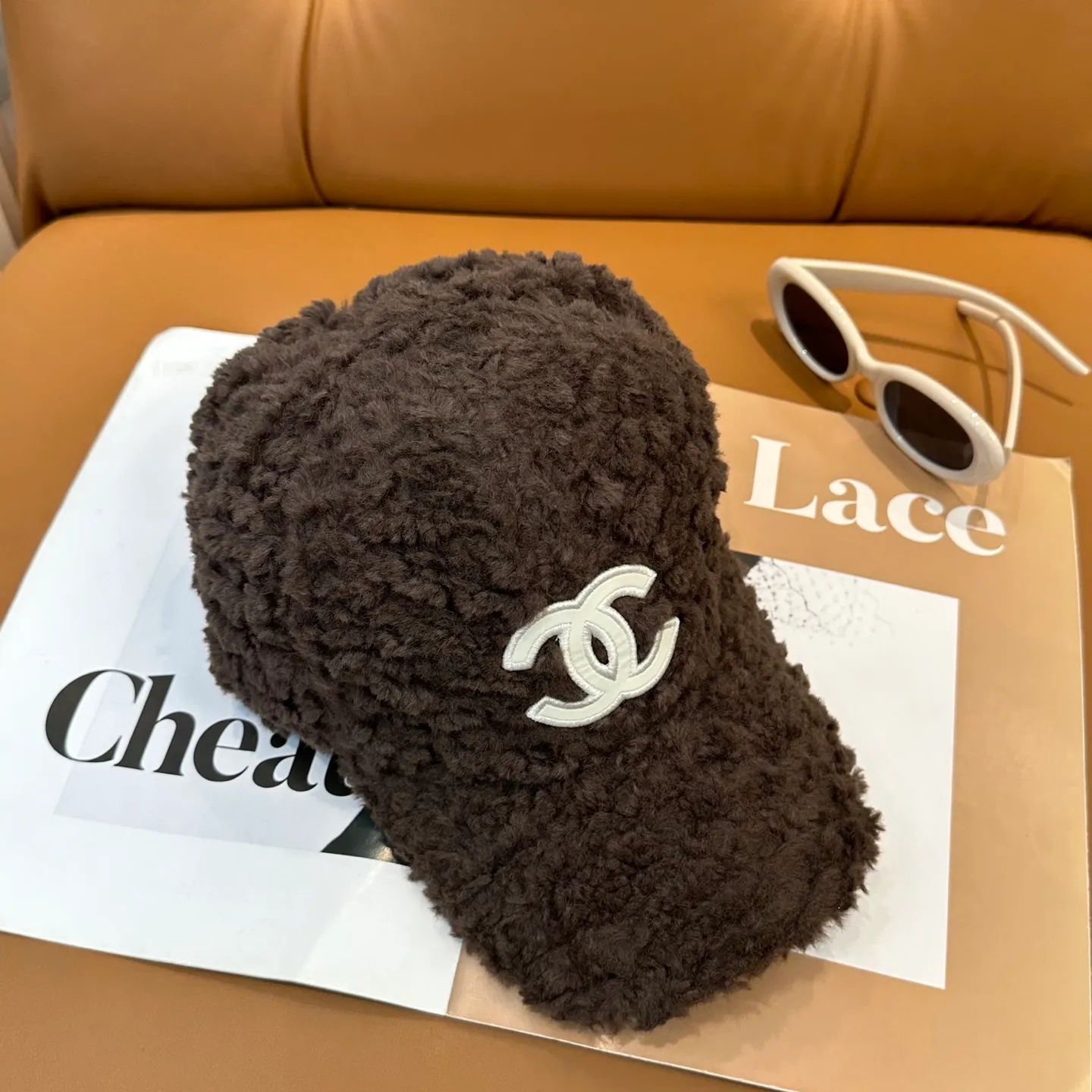 P60 Chanel Chanel new autumn and winter lamb wool baseball cap Chanel's simplest style, small face-shape hat