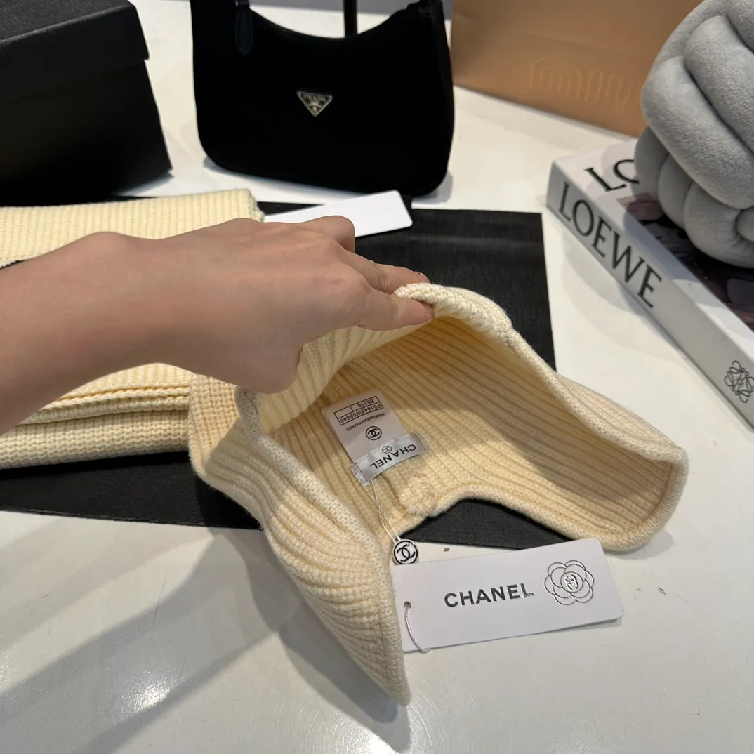 P160 Chane*🆕Chanel 24N new ski series wool hat, hat, scarf set, the popular Lei Feng hat on the Internet, black and white, versatile and cool, can be worn by men and women as a couple, warm and good-looking, a must-have