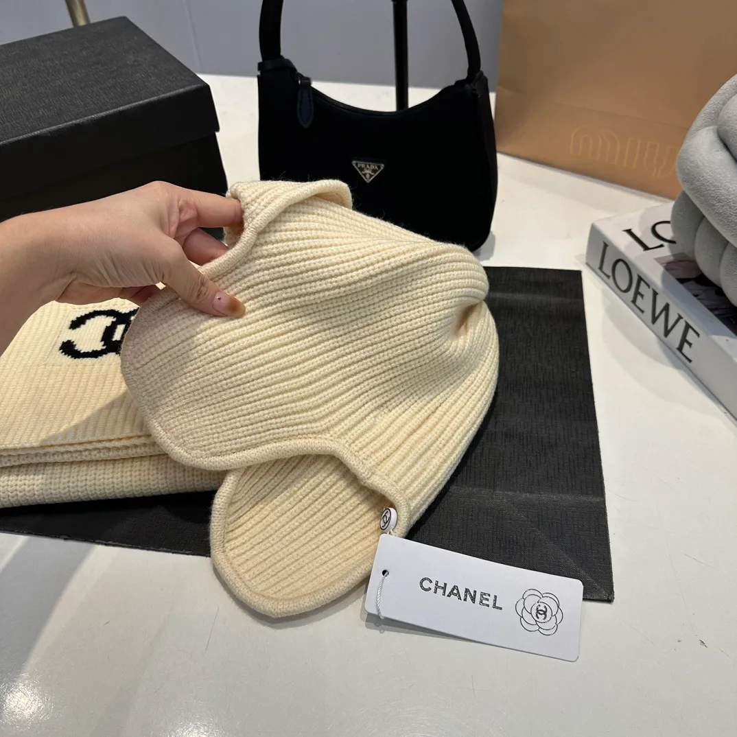 P160 Chane*🆕Chanel 24N new ski series wool hat, hat, scarf set, the popular Lei Feng hat on the Internet, black and white, versatile and cool, can be worn by men and women as a couple, warm and good-looking, a must-have