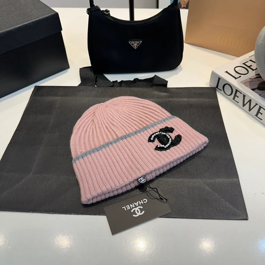 Batch 350 Chanel official website quality Chanel autumn and winter wool hat recommended by internet celebrity fashion bloggers, a knitted hat with a super soft and comfortable feel and excellent elasticity!