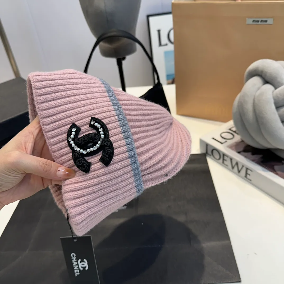 Batch 350 Chanel official website quality Chanel autumn and winter wool hat recommended by internet celebrity fashion bloggers, a knitted hat with a super soft and comfortable feel and excellent elasticity!