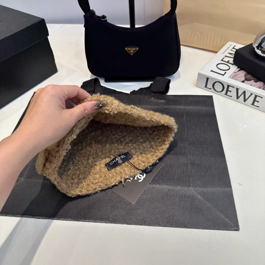 P70 Chanel Chanel 25 autumn and winter style knitted hat wool pile hat fashion trendsetter, star knitted hat same style, hot style