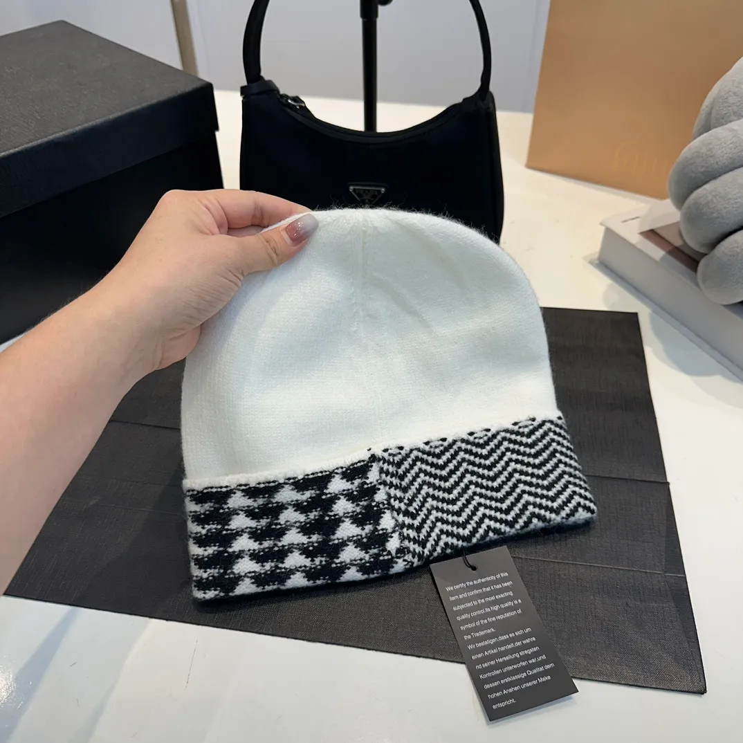 P66 Chanel official website quality Chanel 24K autumn and winter wool hat recommended by Internet celebrity fashion bloggers, a popular style in Xiaohongshu, a knitted hat with a super soft and comfortable feel and excellent elasticity!