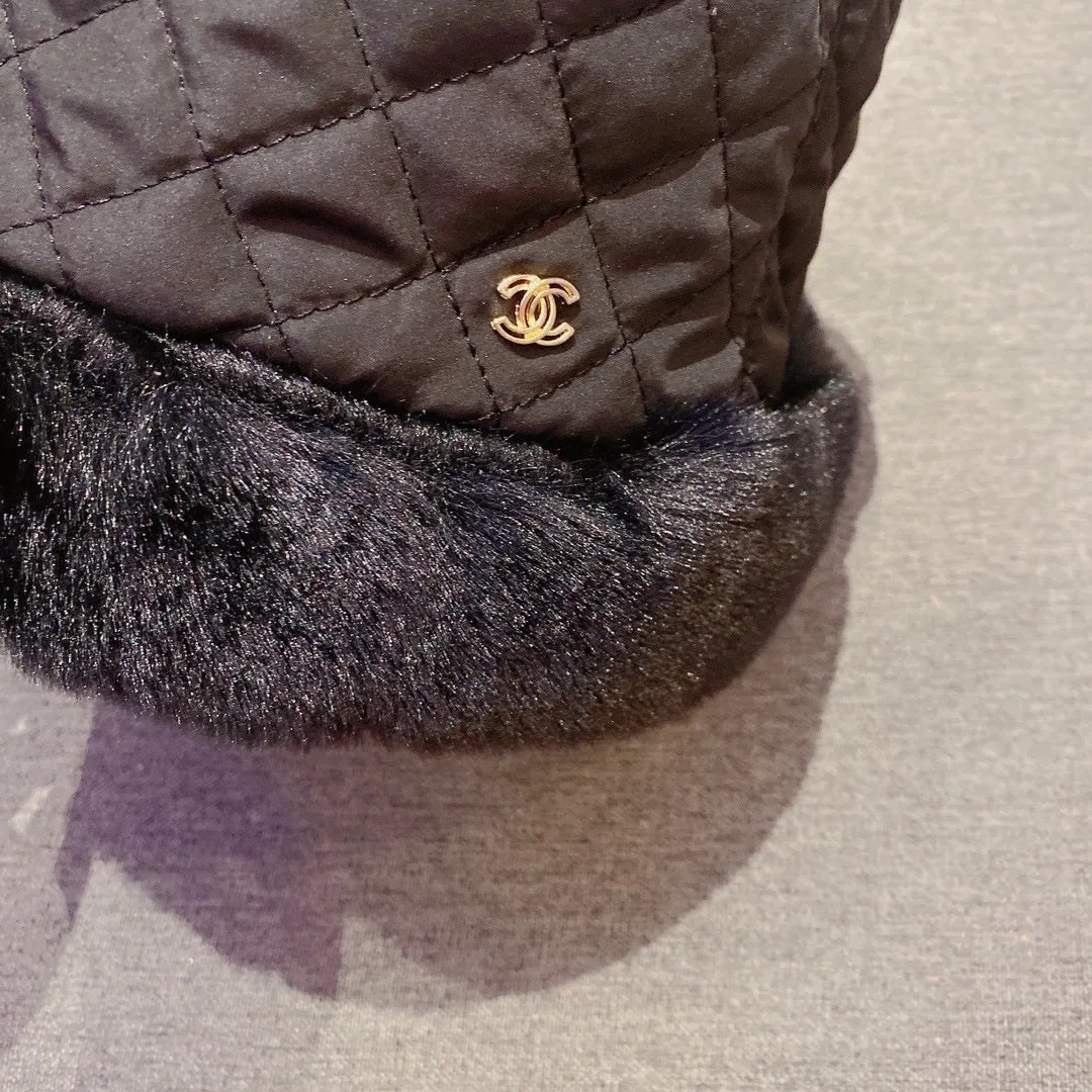 Special batch 60¥ Chanel Chanel 2022 new autumn and winter bucket hat, small fragrance air cotton cold hat, rabbit fur ringer bucket hat, black, white and khaki three colors