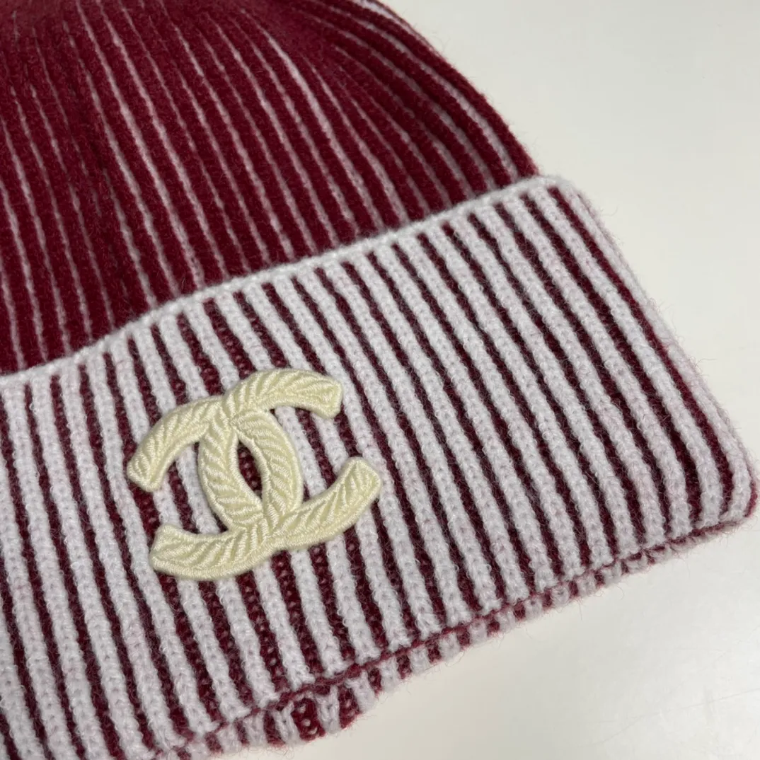 P56 comes with dust bag 🌺 [CHANEL] New knitted hat, Xiaohongshu, the main recommendation of major Internet celebrities! Thicker and warmer, fashionable and popular🌸First-class texture, the best brand for keeping warm in autumn and winter, order now, limited quantity available
