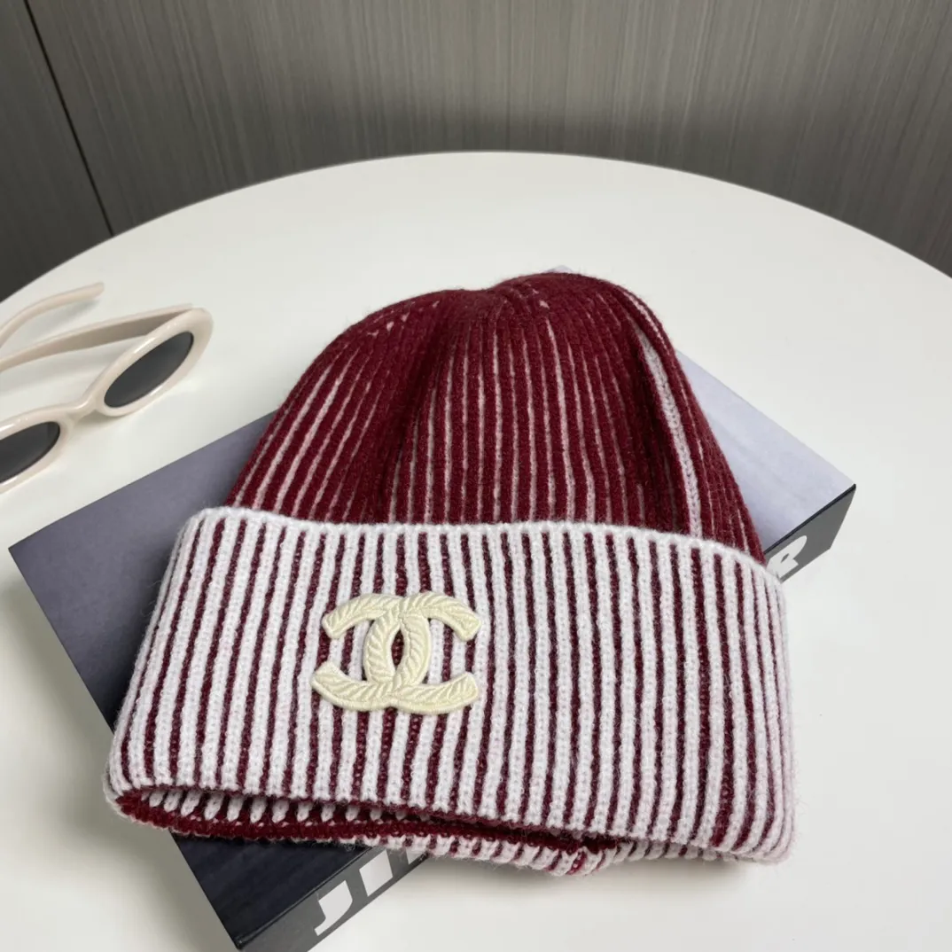 P56 comes with dust bag 🌺 [CHANEL] New knitted hat, Xiaohongshu, the main recommendation of major Internet celebrities! Thicker and warmer, fashionable and popular🌸First-class texture, the best brand for keeping warm in autumn and winter, order now, limited quantity available