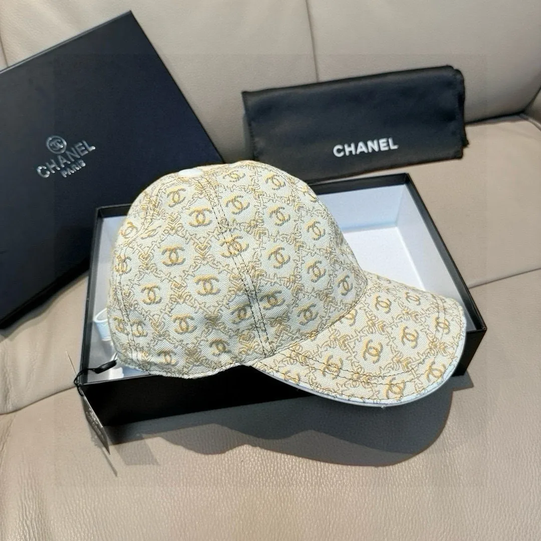 p90 new model shipped!   , Chanel (Chanel) new original baseball cap, small double C jacquard, 1:1 mold opening and customization at the counter, original canvas fabric + first layer of cowhide, light and breathable! The quality is great, the basic head circumference is 56cm, and the patch is adjustable.