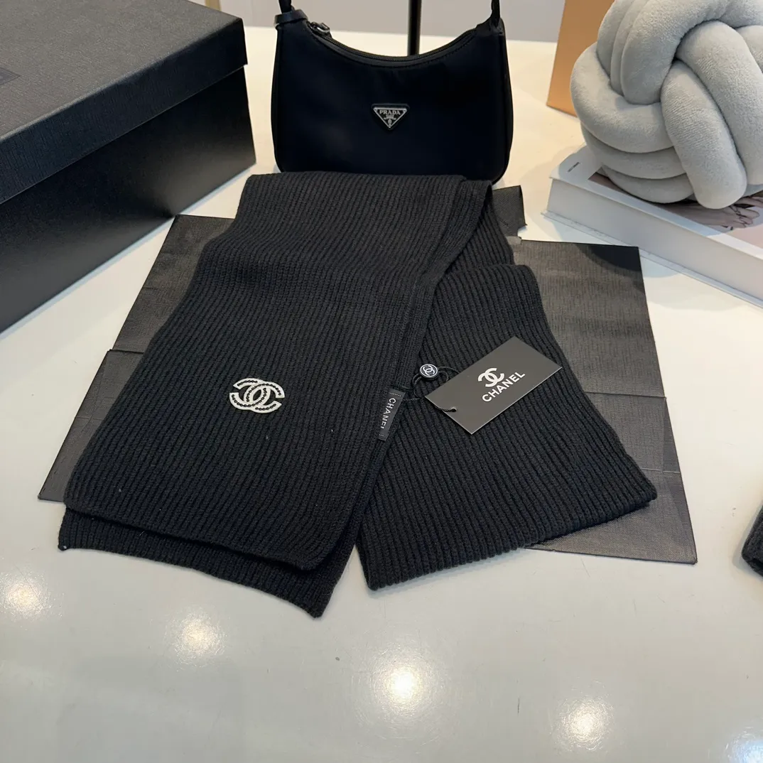 P170 Chanel Beanie Hat Set Hat Scarf Hat + Scarf + Gloves