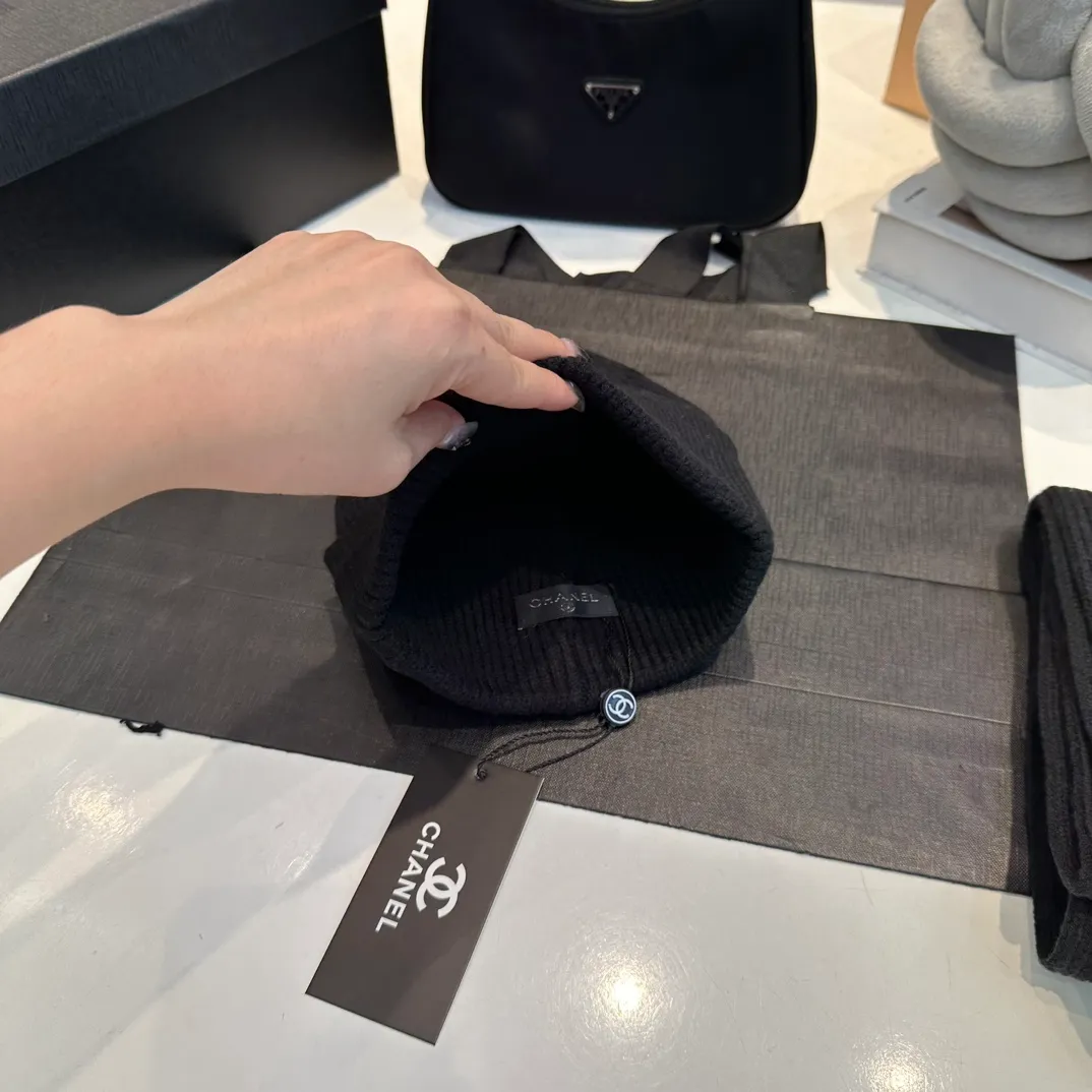 P170 Chanel Beanie Hat Set Hat Scarf Hat + Scarf + Gloves