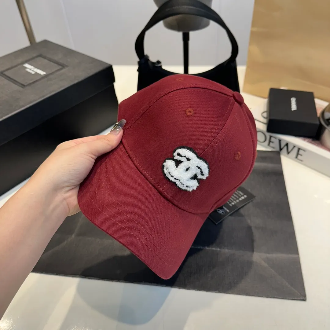 P60 Chanel's new autumn and winter classic casual and trendy style simple baseball cap🧢Japanese and Korean style, looks great with any combination! A must-have when traveling