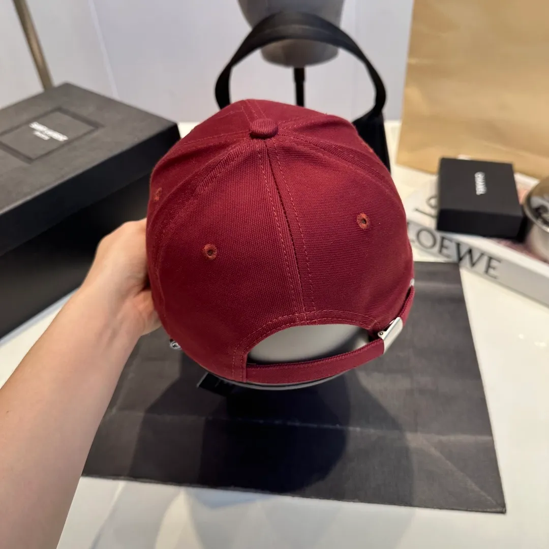P60 Chanel's new autumn and winter classic casual and trendy style simple baseball cap🧢Japanese and Korean style, looks great with any combination! A must-have when traveling