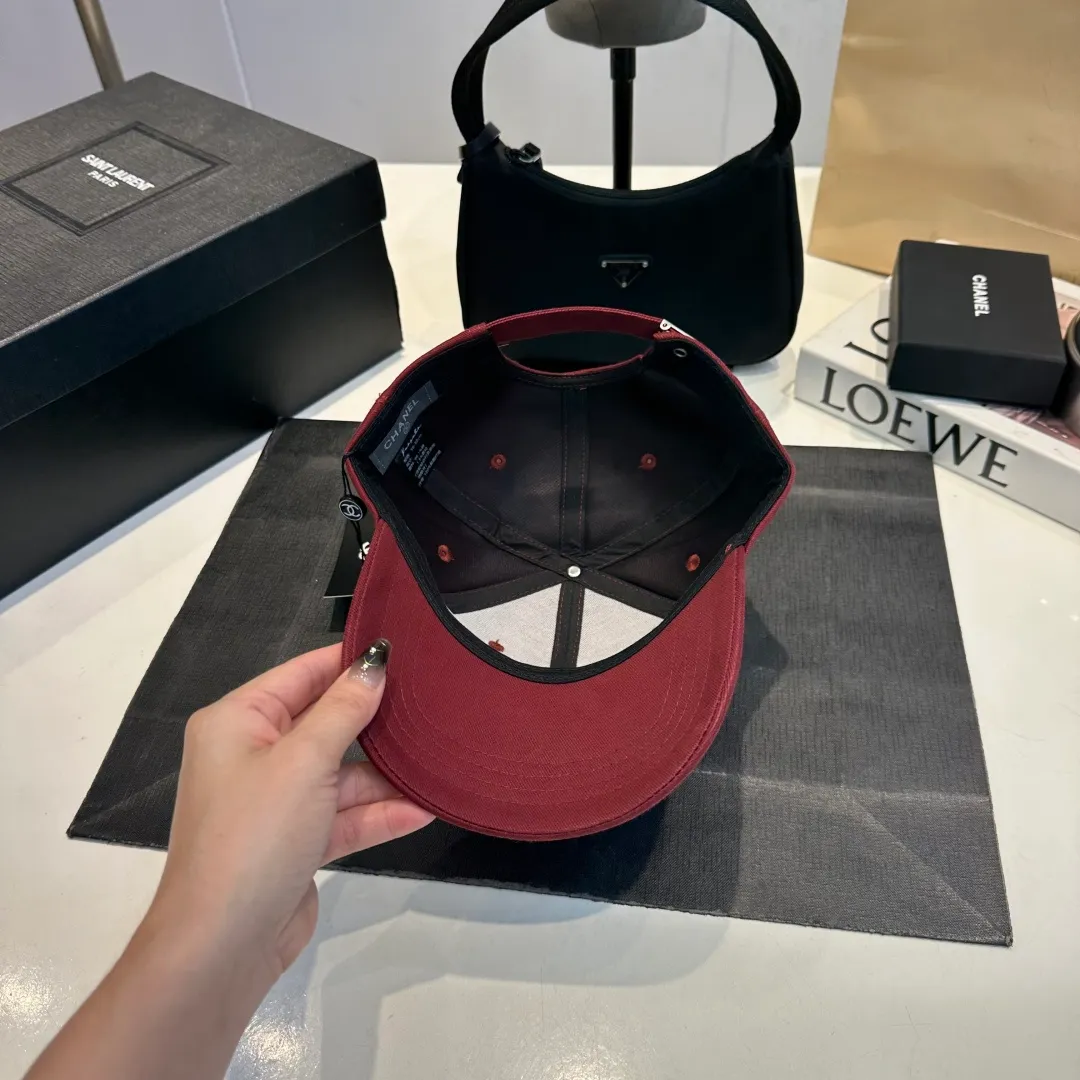 P60 Chanel's new autumn and winter classic casual and trendy style simple baseball cap🧢Japanese and Korean style, looks great with any combination! A must-have when traveling