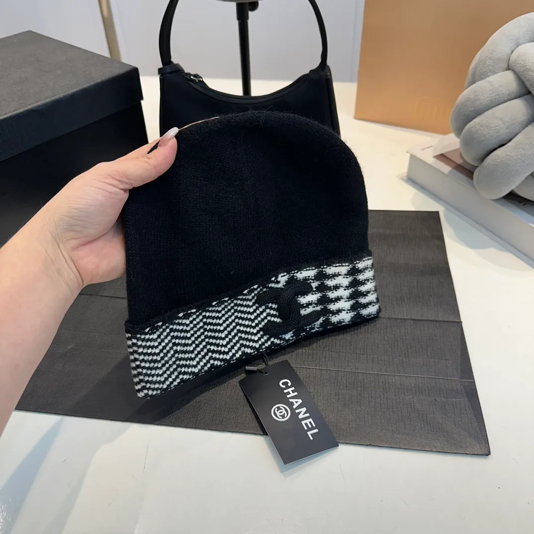 P66 Chanel official website quality Chanel 24K autumn and winter wool hat recommended by Internet celebrity fashion bloggers, a popular style in Xiaohongshu, a knitted hat with a super soft and comfortable feel and excellent elasticity!