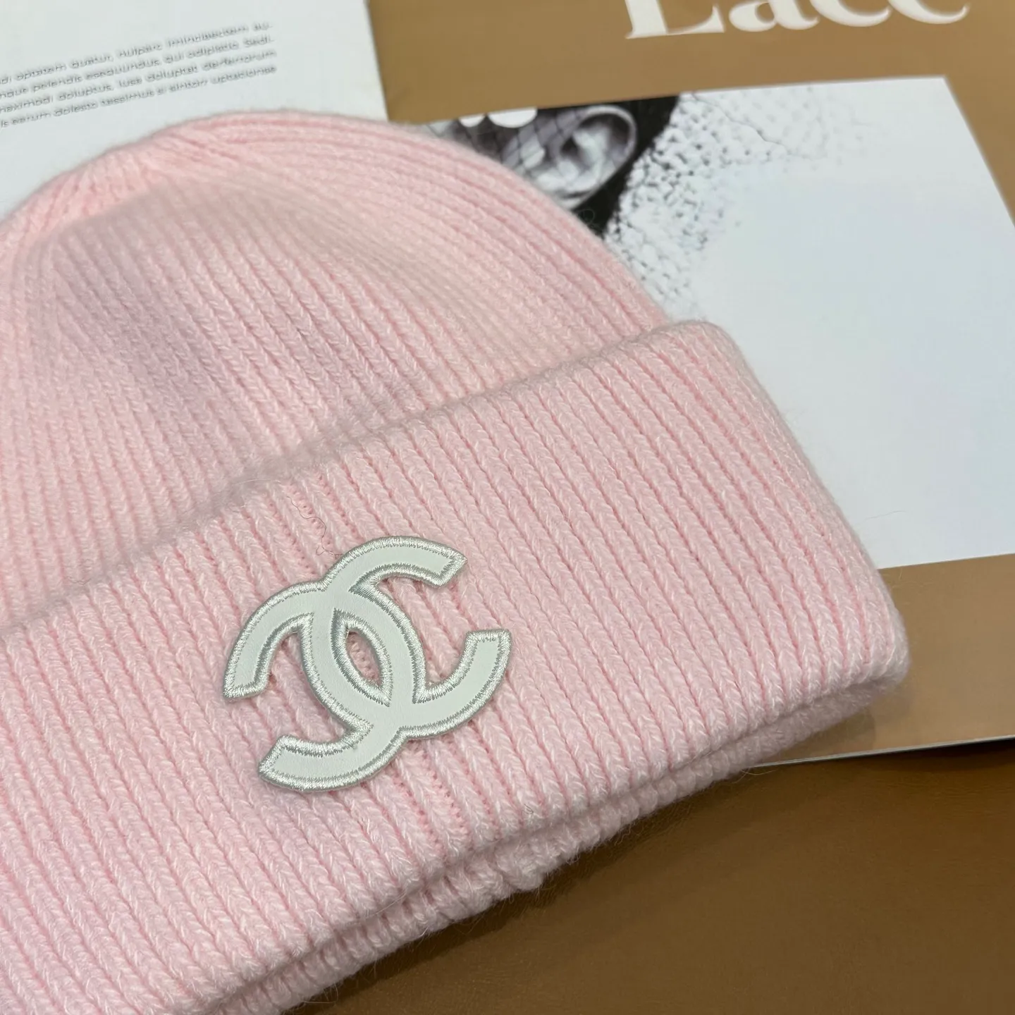 P60 CHANEL small and popular knitted hat! Xiaohongshu’s new product is released, it’s so 🉑️, high-elastic fabric, classic colors, same style for men and women.