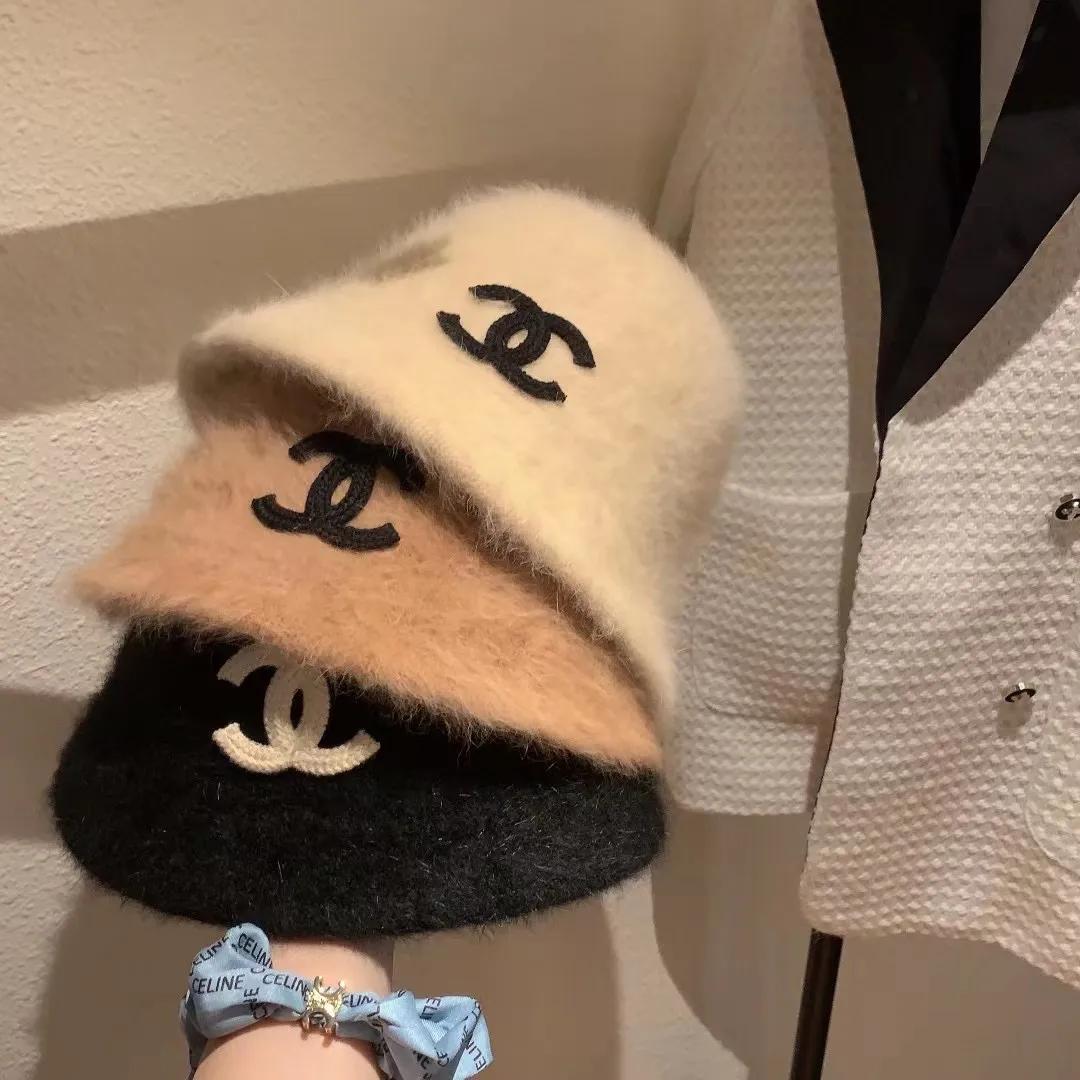 Running volume 70¥ Chanel Chanel 2022 autumn and winter new rabbit fur hat, hand-held fisherman hat, full of socialite style, running volume three colors, head circumference 57cm