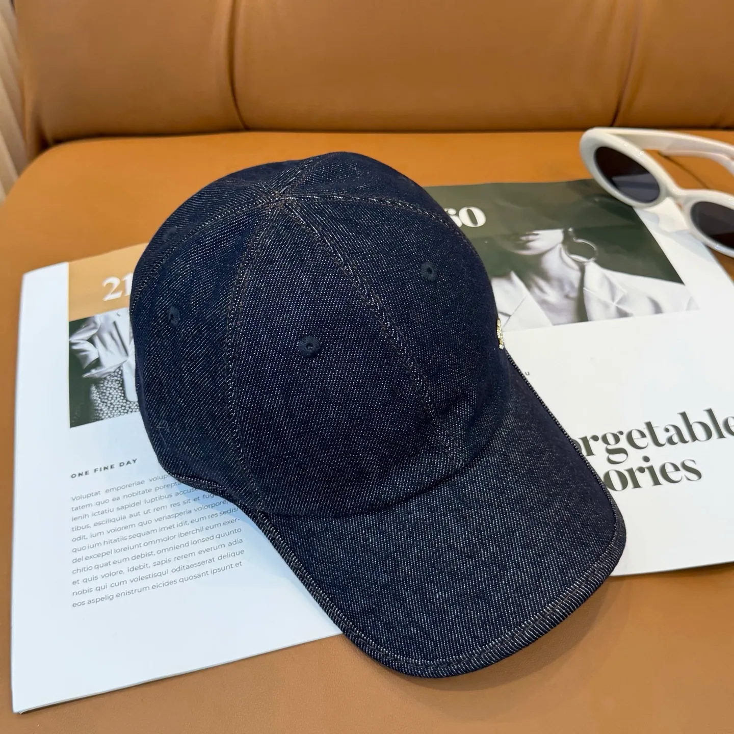 P66 new Chanel high-version denim baseball cap 🧢 is made of high-quality denim fabric, which is tough and textured and comfortable to wear. And paired with the brand's iconic double C logo, it highlights the unique fashion taste and brand charm. Suitable for a variety of occasions, whether worn with casual wear or sportswear, it can easily enhance the fashion sense of the overall look. It is a trendy item that fashion lovers cannot miss.