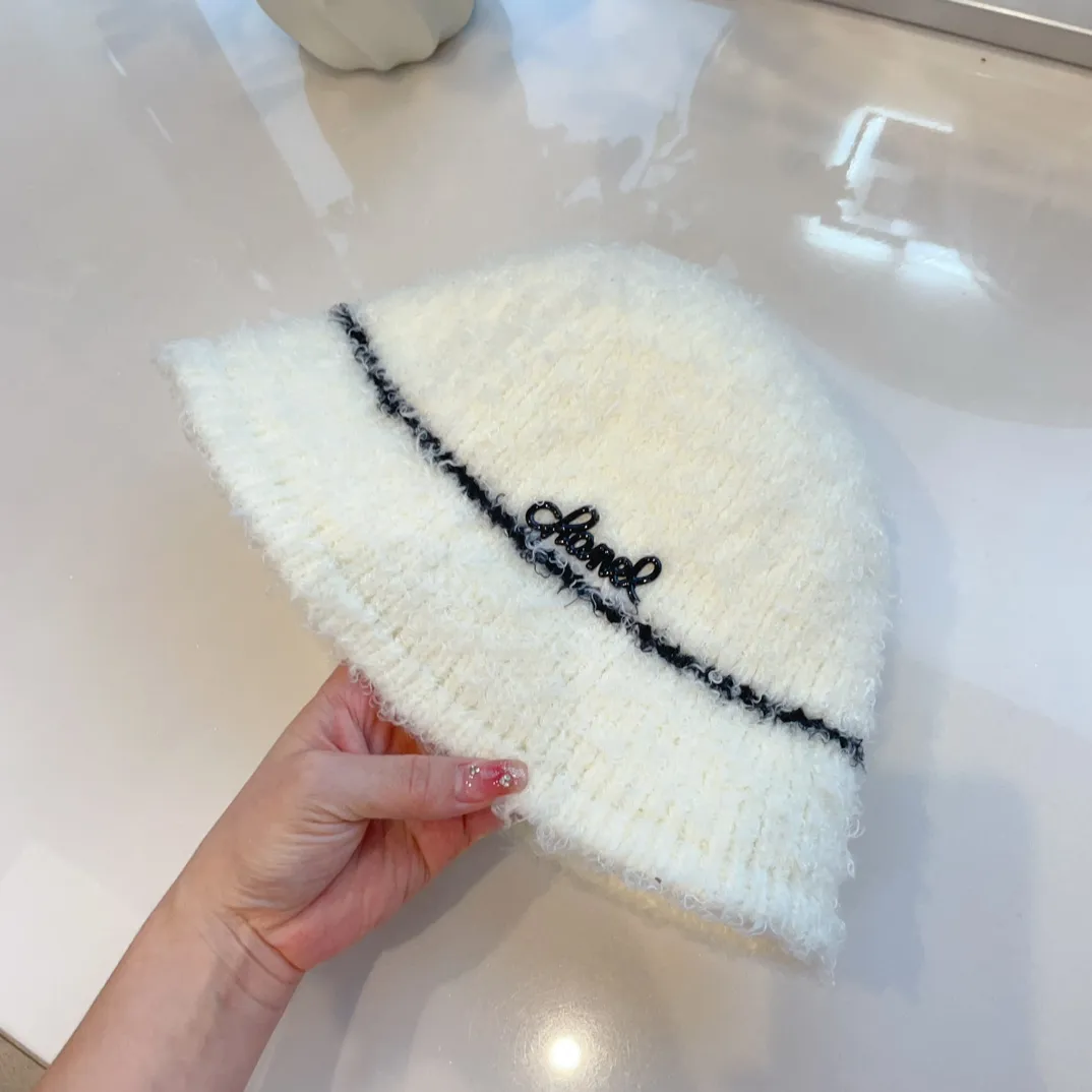 P60 Chanel Chanel 24 Autumn and Winter Bucket Hat Customized Teddy Circle Yarn, So Cute 𓆩♡𓆪 Extremely Black and White for Age Reduction, A Must-Have for Sweet Girls