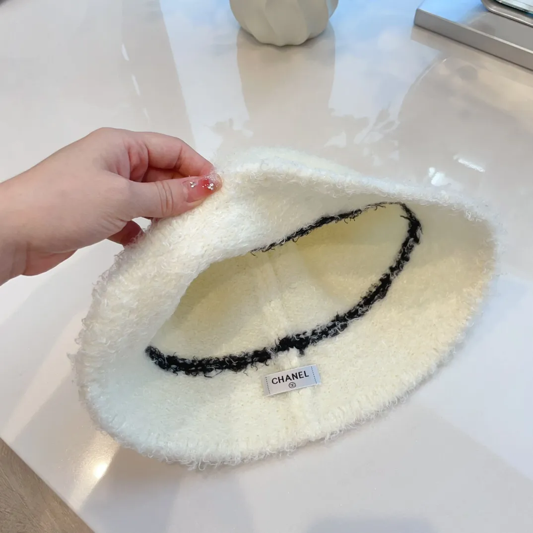 P60 Chanel Chanel 24 Autumn and Winter Bucket Hat Customized Teddy Circle Yarn, So Cute 𓆩♡𓆪 Extremely Black and White for Age Reduction, A Must-Have for Sweet Girls