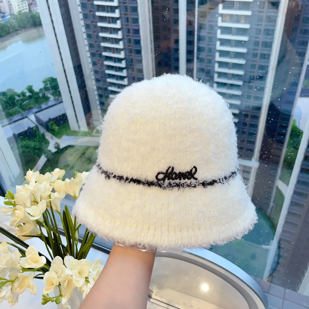 P60 Chanel Chanel 24 Autumn and Winter Bucket Hat Customized Teddy Circle Yarn, So Cute 𓆩♡𓆪 Extremely Black and White for Age Reduction, A Must-Have for Sweet Girls