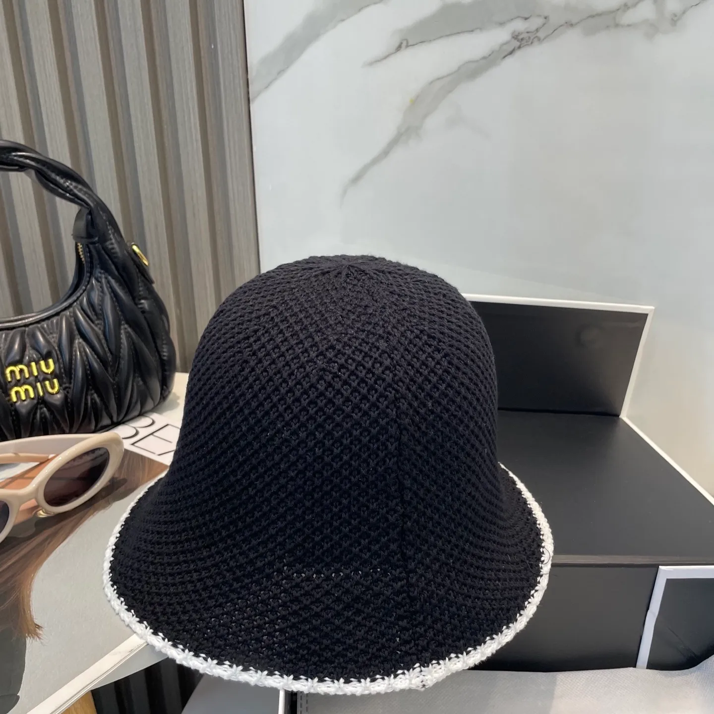 P60 is hot🔥The fashionable little item on the whole network is here, the Chanel 25c bucket hat is here, the versatile color + lambskin logo is really high-quality, and the key point is that it looks super good when worn. It is super small in appearance, French style for celebrities, can be worn in all seasons👍👍👍It can be folded and stored