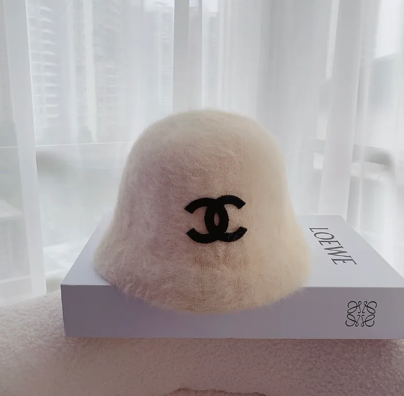 Run time 60¥ Chanel Chanel autumn and winter new rabbit fur bucket hat, can be worn on both sides, hand-held bucket hat, versatile