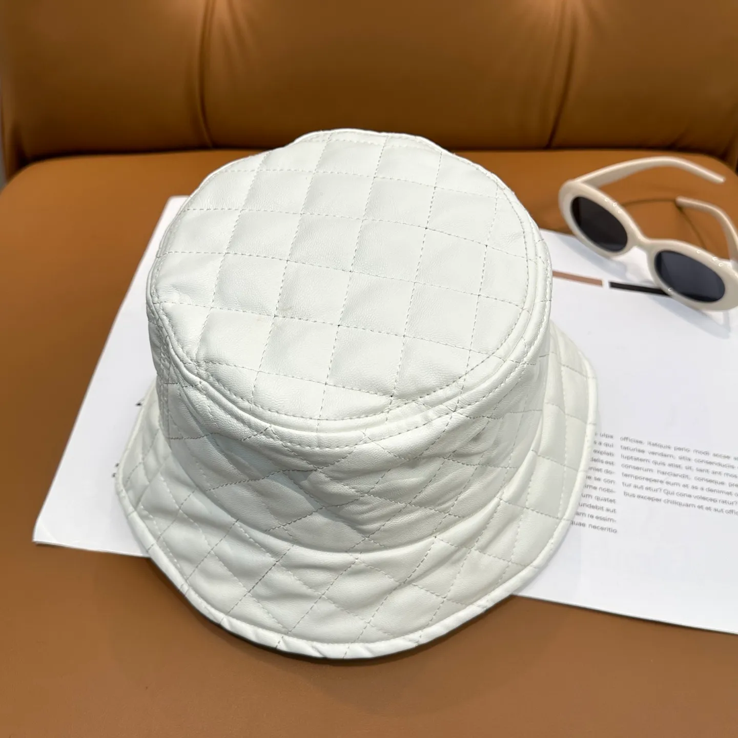 P60 Chanel, new autumn and winter product, leather plaid fisherman hat with exquisite details, counter quality and full of personality