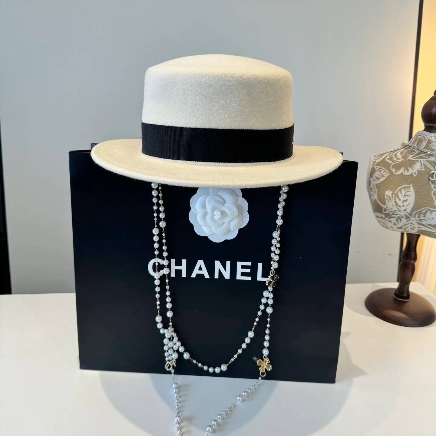 💰220¥ White Chanel new wool top hat official model, flat top hat, 100% wool fabric 🦙%, head circumference 57cm