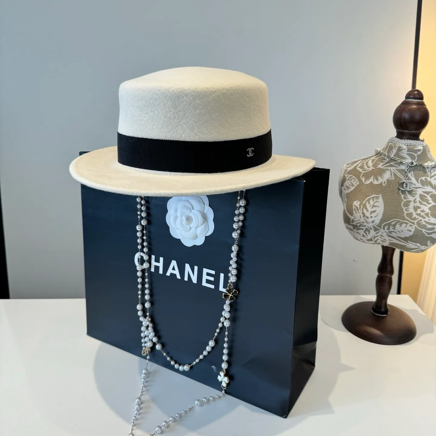 💰220¥ White Chanel new wool top hat official model, flat top hat, 100% wool fabric 🦙%, head circumference 57cm