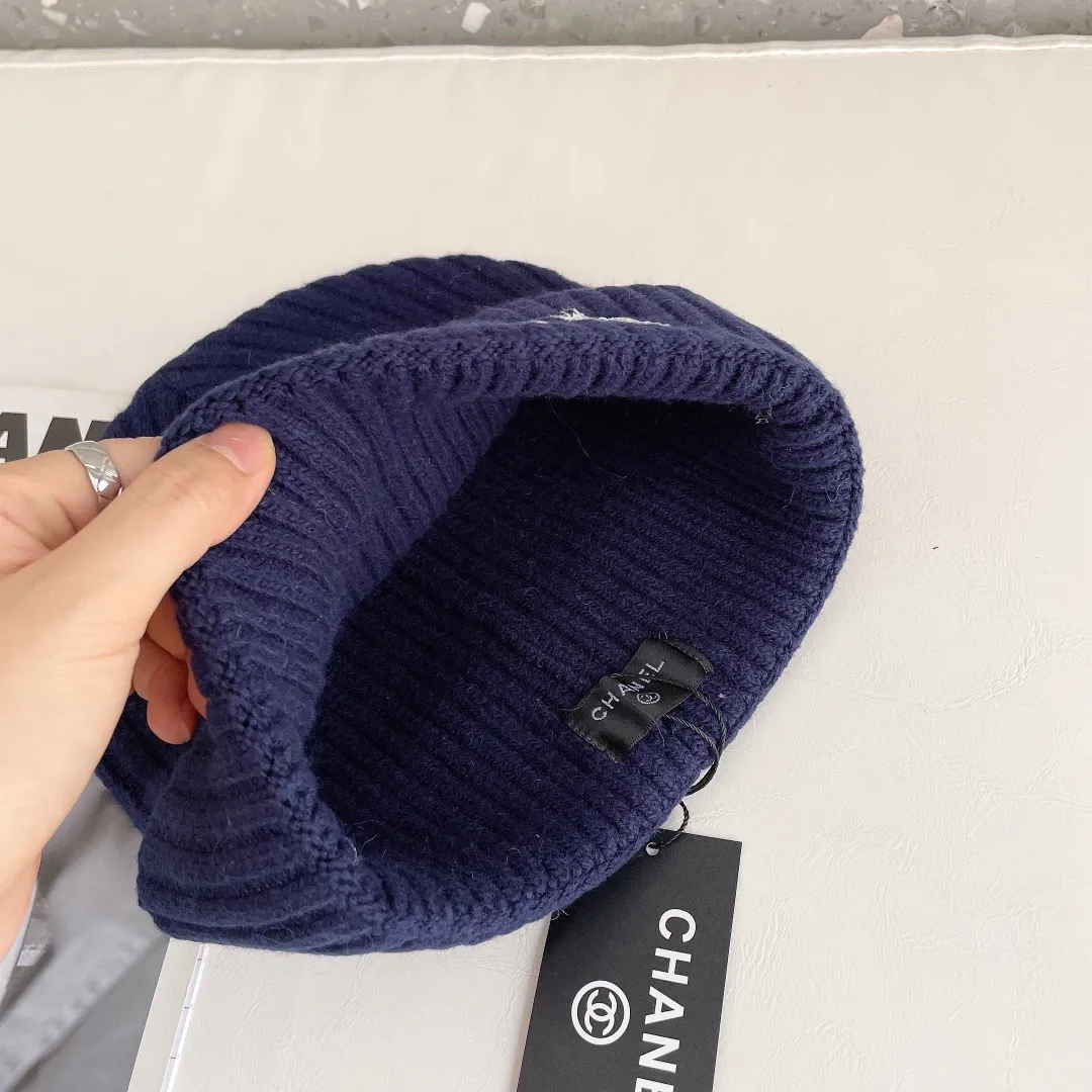 P70 CHANEL autumn and winter women's wool woven warm knitted hat, cashmere soft and waxy texture, authentic grade enjoyment! 1:1 customized, original label! High quality in stock!