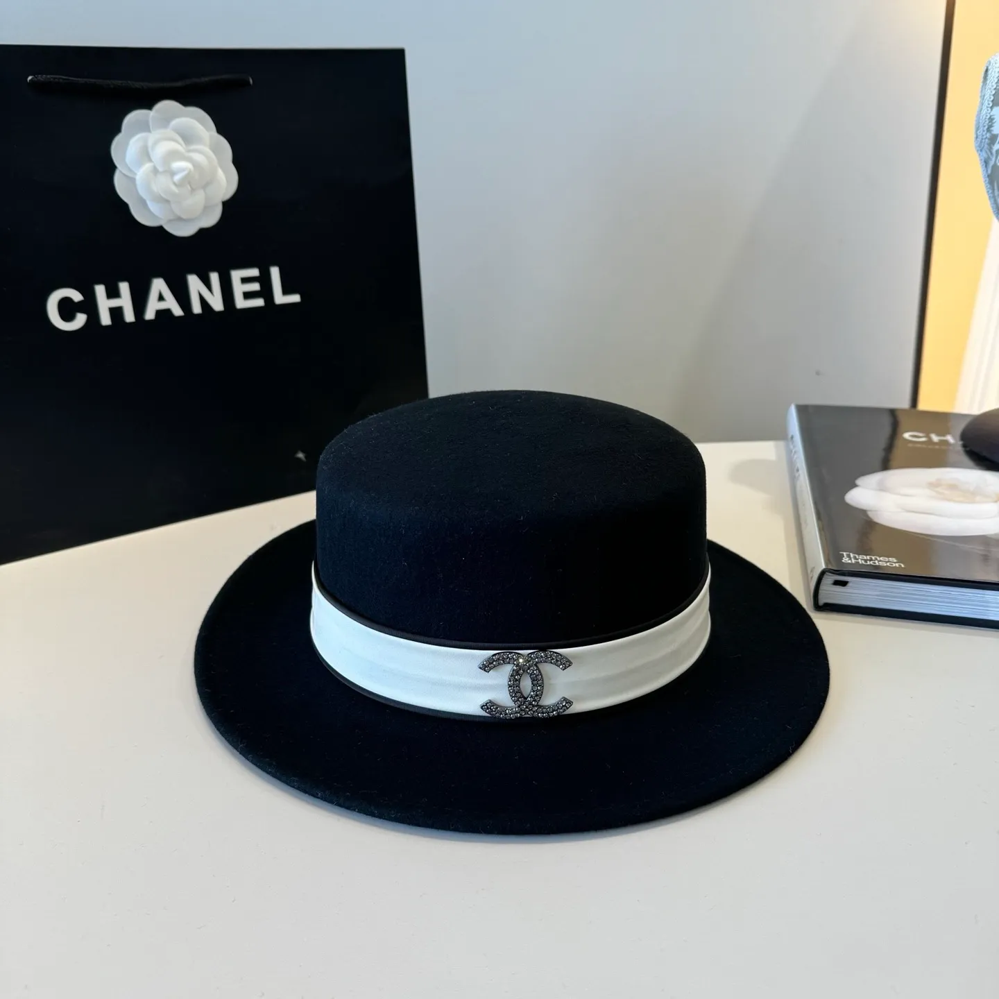 💰180¥ Chanel new wool top hat, flat top hat, 100% wool fabric 🦙%, head circumference 57cm