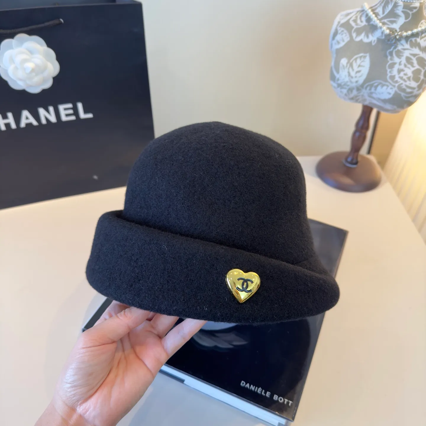 💰140¥ Chanel's new wool curled basin hat, irregular cut design, head circumference 57cm