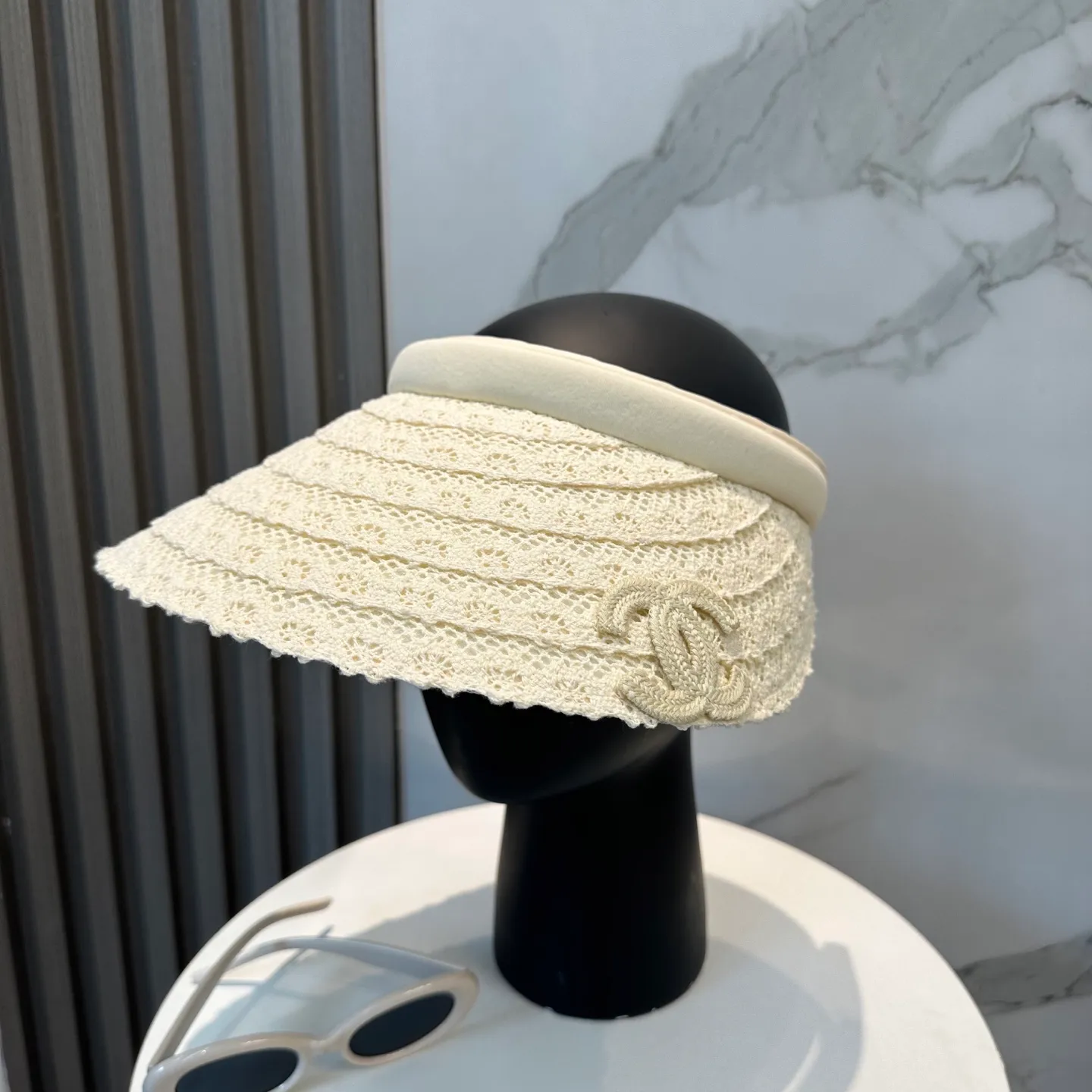P70💛 Comes with dust bag [CHA Chanel] 2025 new exclusive small fragrant sun hat with empty top headband, 🔆 versatile sun protection ~ a great tool for casual outings and anti-snatching! Love it so much 💕