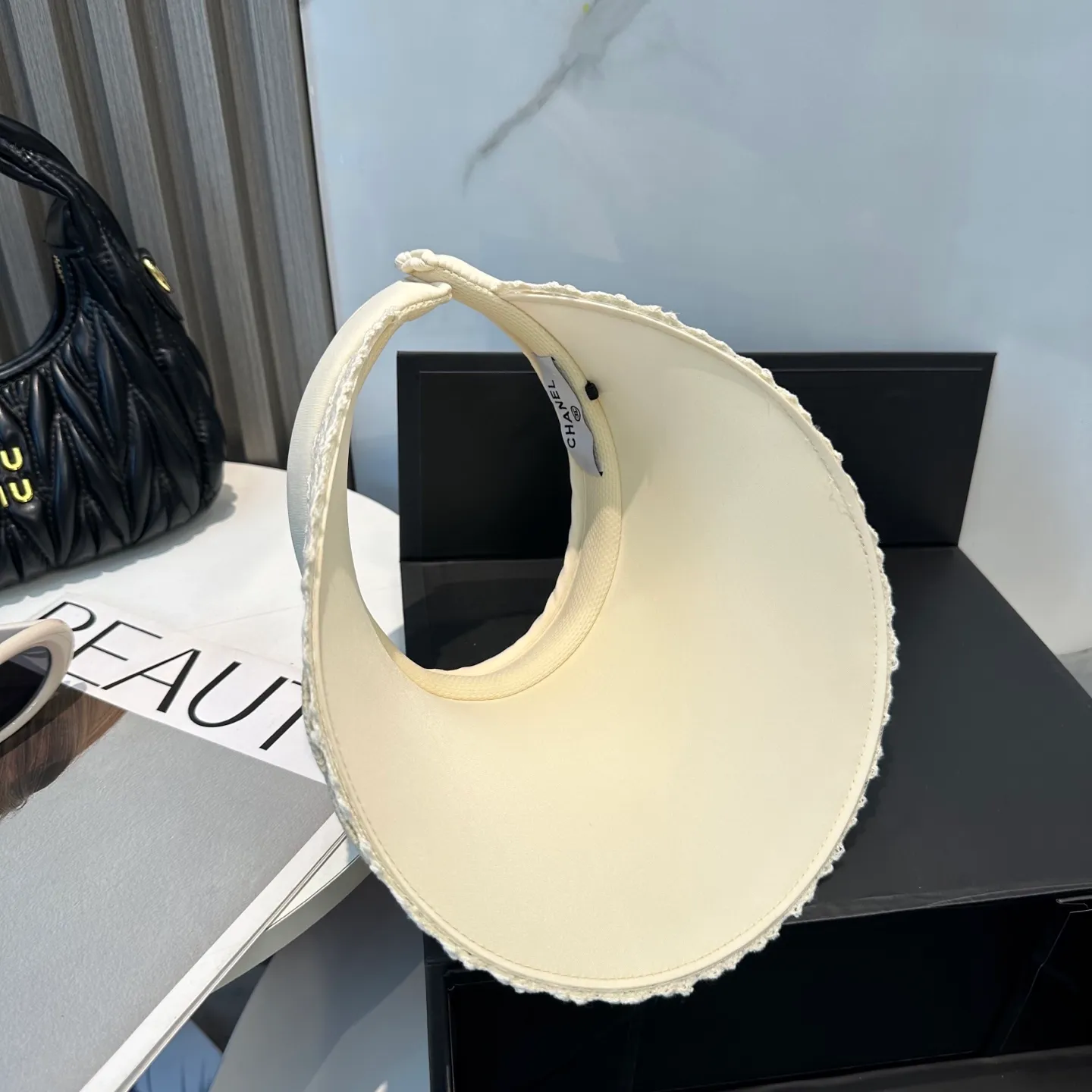 P70💛 Comes with dust bag [CHA Chanel] 2025 new exclusive small fragrant sun hat with empty top headband, 🔆 versatile sun protection ~ a great tool for casual outings and anti-snatching! Love it so much 💕