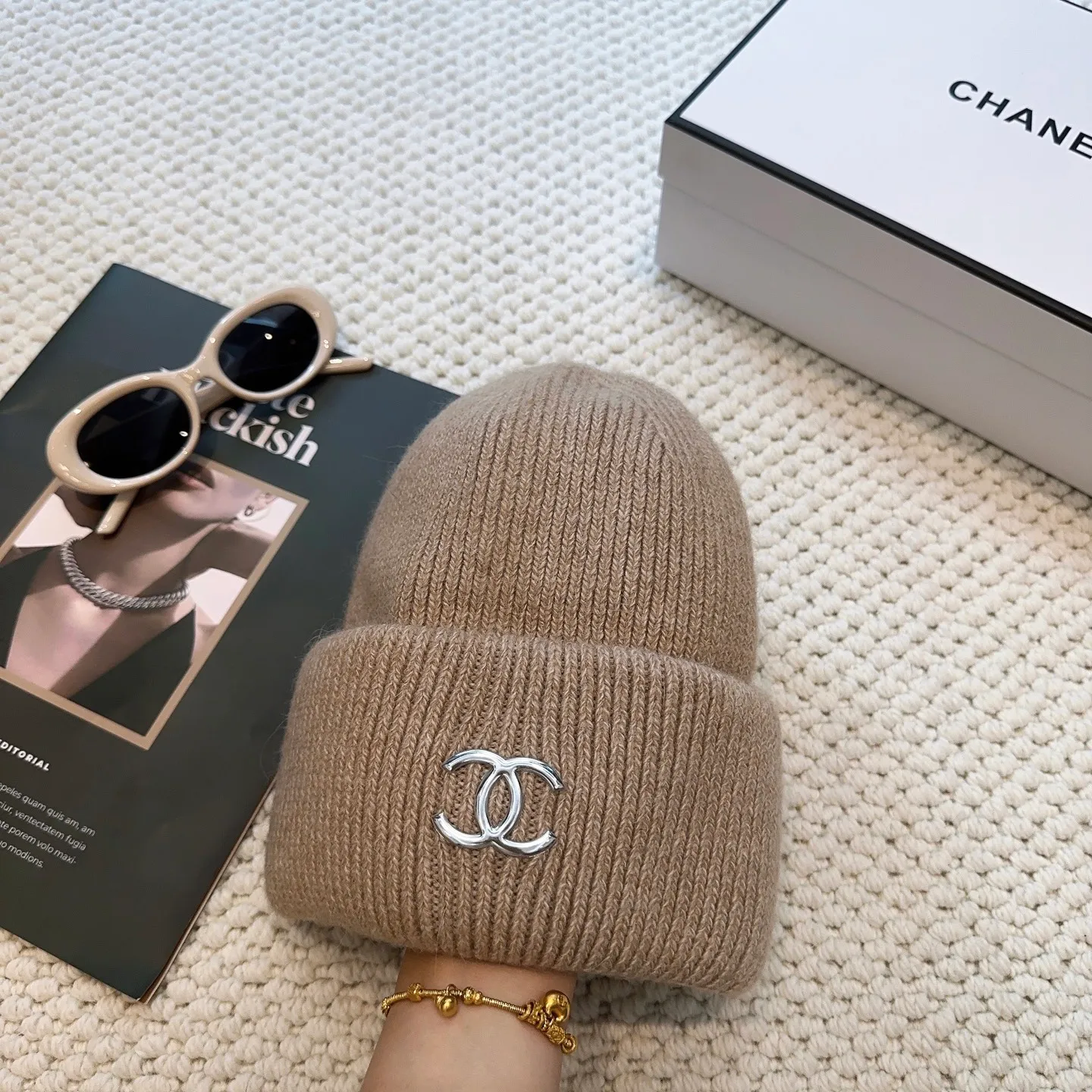 P60 comes with dust bag 🌺 [CHANEL] New rabbit fur knitted hat, Xiaohongshu, the main recommendation of major Internet celebrities! Thicker and warmer, fashionable and popular🌸First-class texture, the best brand for keeping warm in autumn and winter, order now, limited quantity available