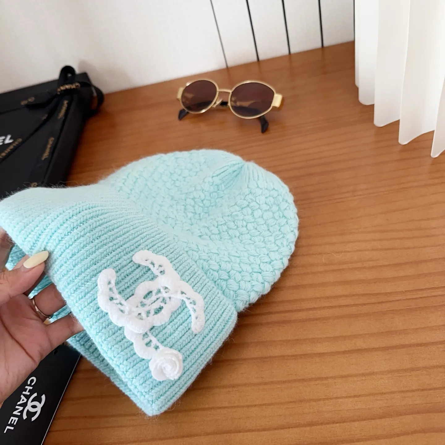 💰90 Chanel official website releases CHANEL small and popular knitted hat! Xiaohongshu’s new product is released, it’s so 🉑️, high-elastic fabric, classic colors, same style for men and women.