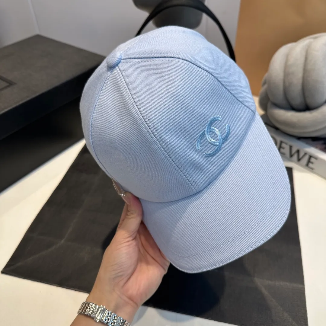 P56 CHANEL Chanel new high version simple embroidered logo baseball cap 🧢New model shipped, big brand style is super easy to match